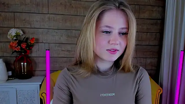 Snapshot of SelinSwarovski chatting on February 22, 2025, 10:31 pm SelinSwarovski online show from February 22, 2025, 10:31 pm