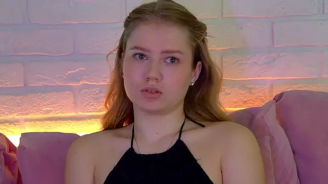 SelinSwarovski online show from November 17, 2025, 9:09 pm