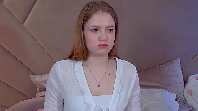 SelinSwarovski online show from December 3, 2025, 5:11 pm