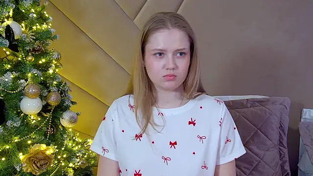 SelinSwarovski online show from December 22, 2025, 4:31 am