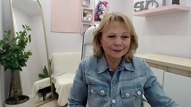 Milla Cutie18 online show from February 26, 2025, 12:14 pm