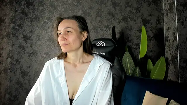 Lillian White online show from October 18, 2025, 11:49 pm