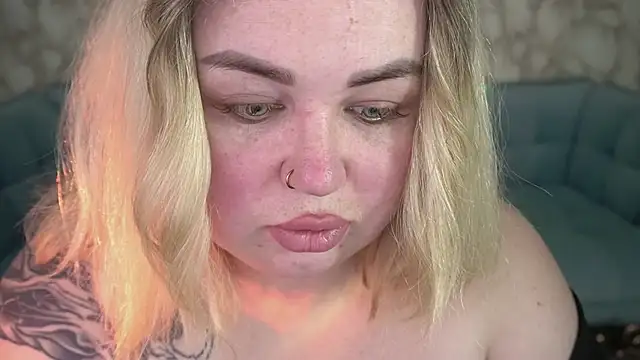 ZaraReignn online show from April 13, 2026, 7:52 pm