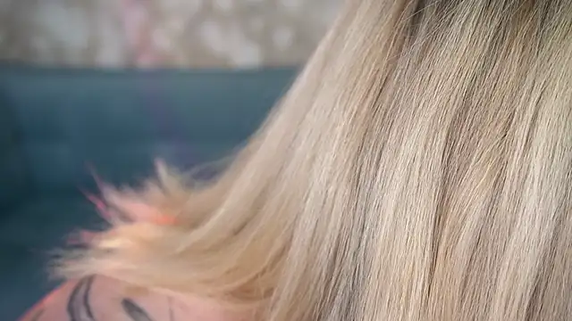 ZaraReignn online show from April 15, 2026, 7:58 pm