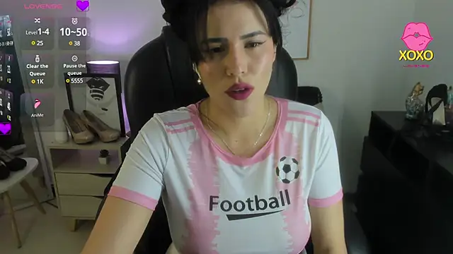 RuthEvans  online show from January 17, 2025, 1:35 pm