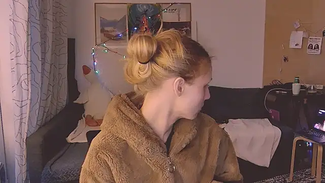 KatiKate online show from February 21, 2025, 3:21 pm