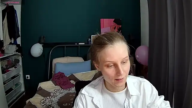 Snapshot of KatiKate chatting on May 4, 2026, 3:19 pm KatiKate online show from May 4, 2026, 3:19 pm