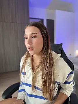 SophieRaily  online show from November 10, 2025, 6:07 pm