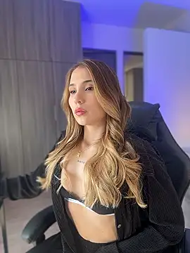 SophieRaily  online show from January 13, 2026, 6:57 pm