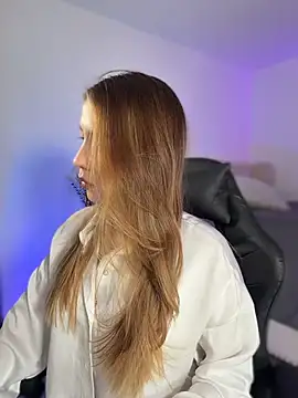 SophieRaily  online show from March 2, 2026, 10:05 pm