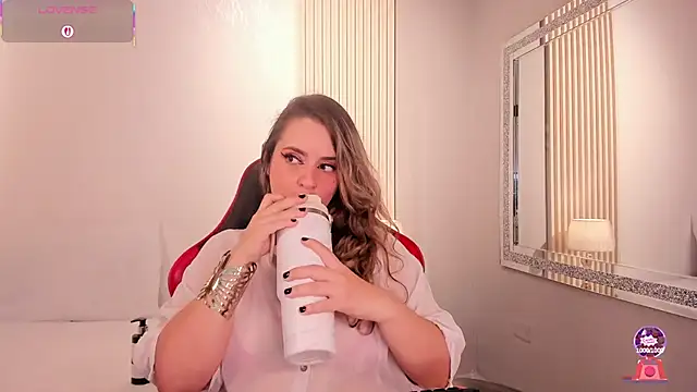 GinnaGrace online show from October 8, 2025, 12:36 pm