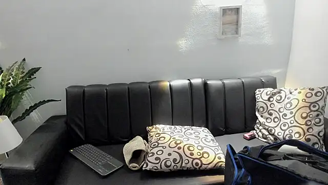 Mia petite01 online show from November 15, 2025, 10:48 pm