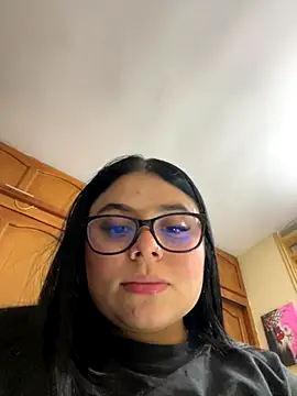 alissonfernandez  online show from October 25, 2025, 8:36 pm