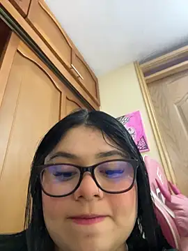 alissonfernandez  online show from November 8, 2025, 5:01 pm