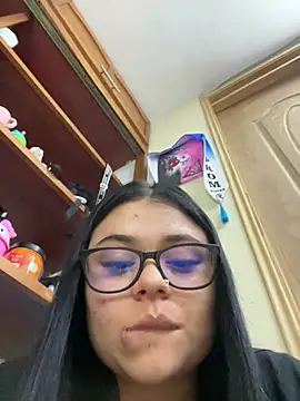 Snapshot of alissonfernandez_ chatting on February 4, 2026, 1:33 am alissonfernandez online show from February 4, 2026, 1:33 am