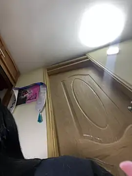 Snapshot of alissonfernandez_ chatting on February 8, 2026, 12:03 am alissonfernandez online show from February 8, 2026, 12:03 am