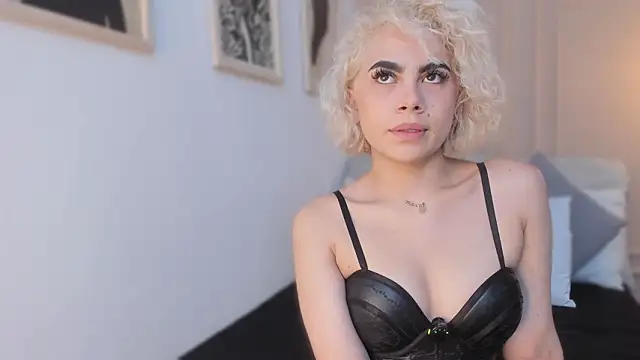 Snapshot of marian_pinzon chatting on February 2, 2026, 7:12 pm marian pinzon online show from February 2, 2026, 7:12 pm