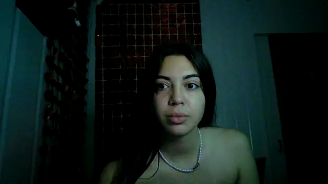 isabella048 online show from October 7, 2025, 5:04 am