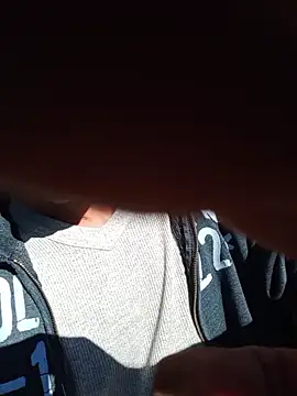 Snapshot of MrTamburine22 chatting on November 4, 2025, 2:05 pm MrTamburine22 online show from November 4, 2025, 2:05 pm