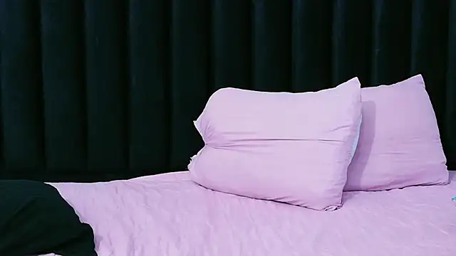 Snapshot of hornybarelylegalgirl chatting on April 9, 2026, 12:32 pm hornybarelylegalgirl online show from April 9, 2026, 12:32 pm