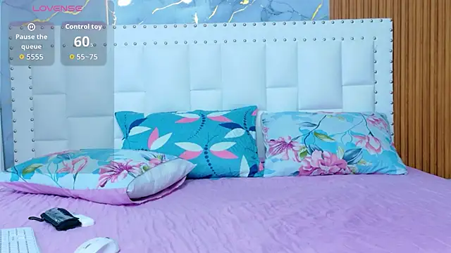 Snapshot of hornybarelylegalgirl chatting on April 13, 2026, 12:32 pm hornybarelylegalgirl online show from April 13, 2026, 12:32 pm