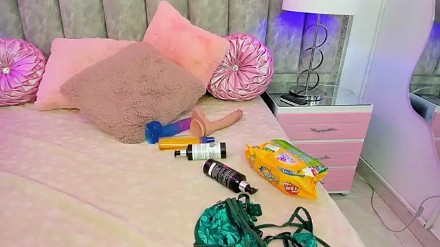 CoralHarmon online show from March 3, 2025, 2:26 pm