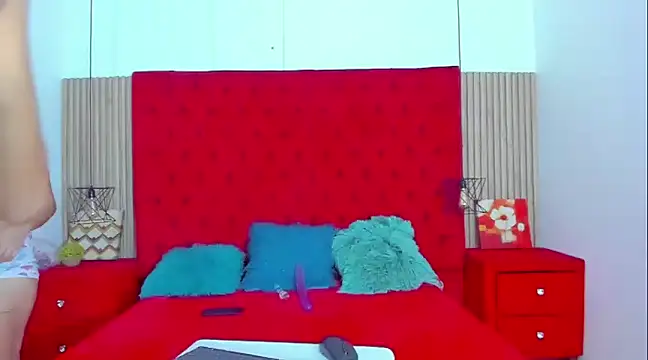 AmeliaANDEmily online show from December 13, 2024, 6:59 pm