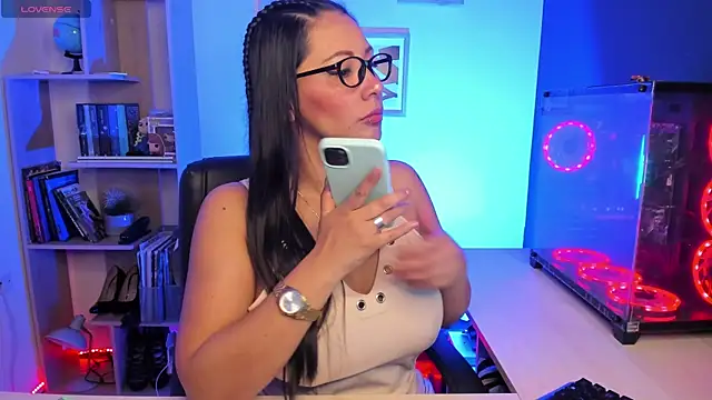 Sue Wolls online show from February 12, 2025, 4:00 pm