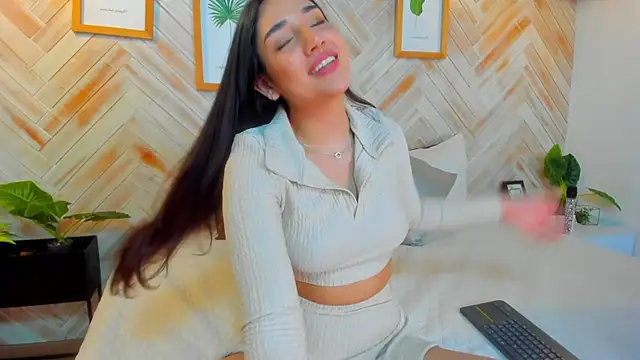 Snapshot of AniiRose chatting on February 18, 2025, 1:54 am AniiRose online show from February 18, 2025, 1:54 am