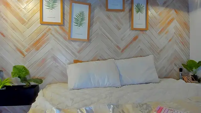 Snapshot of AniiRose chatting on March 19, 2025, 11:57 pm AniiRose online show from March 19, 2025, 11:57 pm