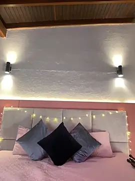 Snapshot of AniiRose chatting on September 12, 2025, 12:44 am AniiRose online show from September 12, 2025, 12:44 am