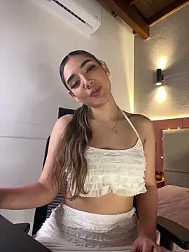 Snapshot of AniiRose chatting on October 14, 2025, 1:28 am AniiRose online show from October 14, 2025, 1:28 am