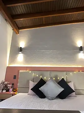 Snapshot of AniiRose chatting on October 17, 2025, 12:36 am AniiRose online show from October 17, 2025, 12:36 am