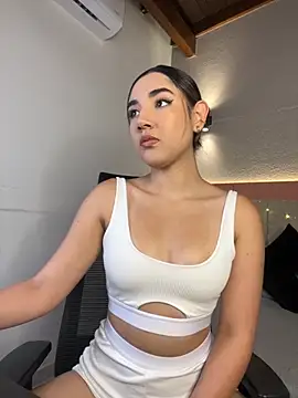 Snapshot of AniiRose chatting on November 15, 2025, 7:10 pm AniiRose online show from November 15, 2025, 7:10 pm