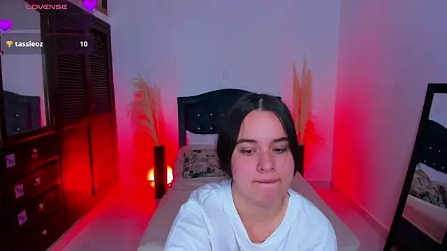 lizi dolly online show from December 19, 2024, 10:53 pm