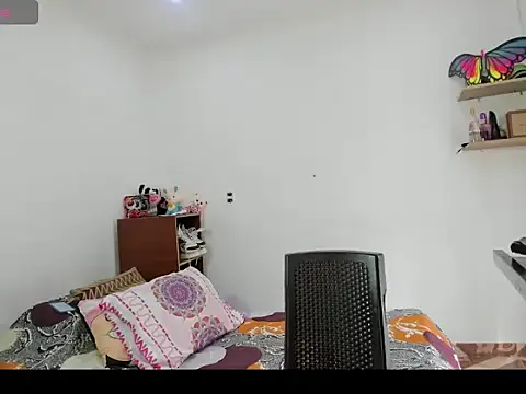 Stylevoluptuousvycky online show from April 16, 2026, 7:36 pm