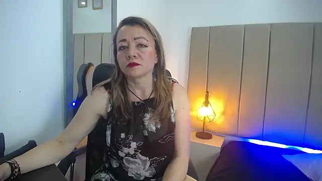 Lupiita223 online show from March 5, 2025, 12:55 pm