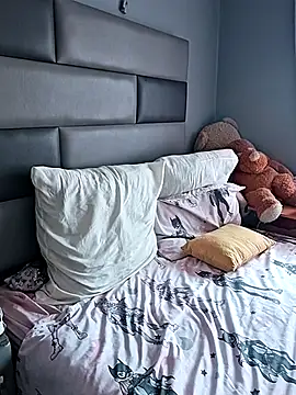 identity121710 online show from November 27, 2025, 12:40 pm