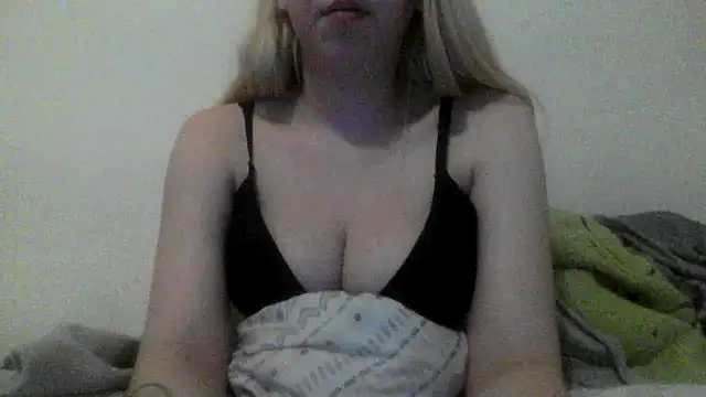 Snapshot of bunnyamy chatting on January 1, 2025, 11:29 pm bunnyamy online show from January 1, 2025, 11:29 pm