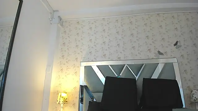 Snapshot of Queenjenn__ chatting on December 11, 2024, 8:50 pm Queenjenn online show from December 11, 2024, 8:50 pm