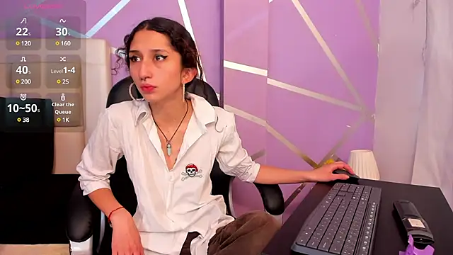 Snapshot of Queenjenn__ chatting on February 27, 2025, 4:21 pm Queenjenn online show from February 27, 2025, 4:21 pm