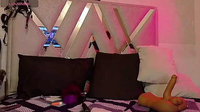 Queenjenn   online show from March 6, 2026, 10:01 am