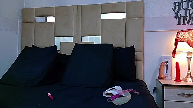 Queenjenn   online show from March 29, 2026, 8:09 pm