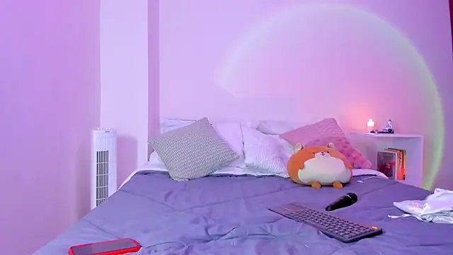 Snapshot of emillyhills chatting on December 17, 2024, 6:02 am emillyhills online show from December 17, 2024, 6:02 am