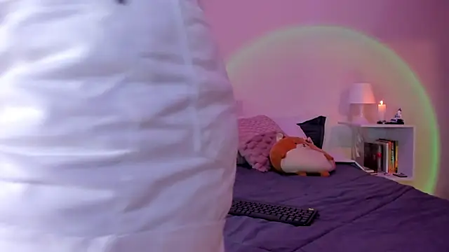 Snapshot of emillyhills chatting on December 22, 2024, 7:33 am emillyhills online show from December 22, 2024, 7:33 am