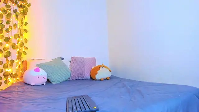 Snapshot of emillyhills chatting on February 8, 2025, 8:09 am emillyhills online show from February 8, 2025, 8:09 am