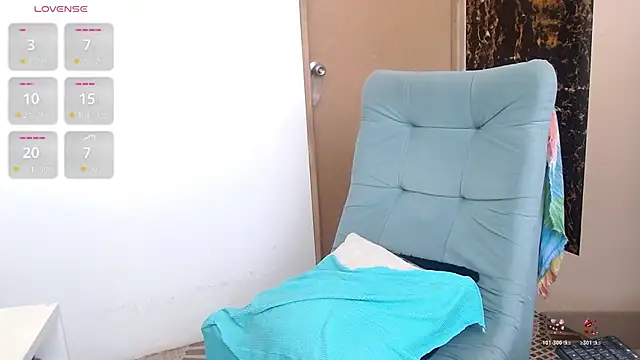 Snapshot of SarayMoorex_ chatting on October 22, 2025, 5:13 pm SarayMoorex online show from October 22, 2025, 5:13 pm