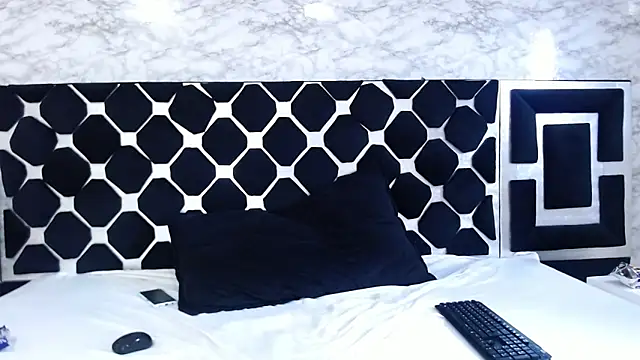 Candy Bony online show from January 11, 2025, 7:27 pm