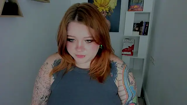 MoonLghte online show from November 21, 2025, 8:29 pm