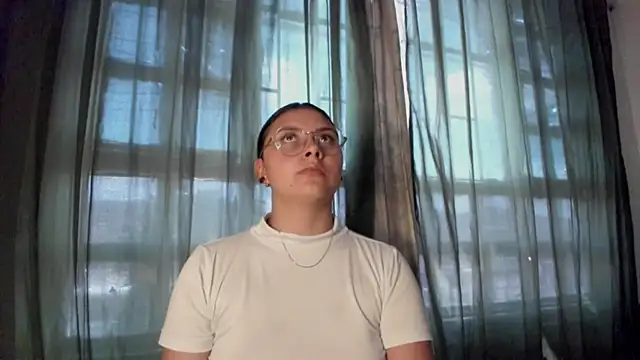 Noellesable online show from November 22, 2025, 5:23 pm